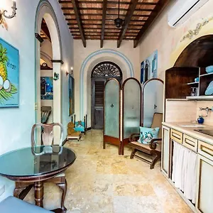Apartment Charming Retreat In Old, San Juan